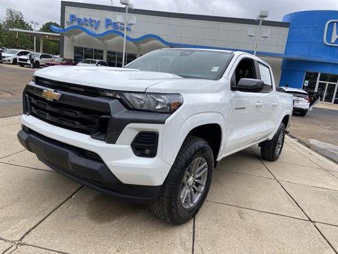 Used 2023 Chevrolet Colorado LT w/ LT Convenience Package II AWD/4WD image 5