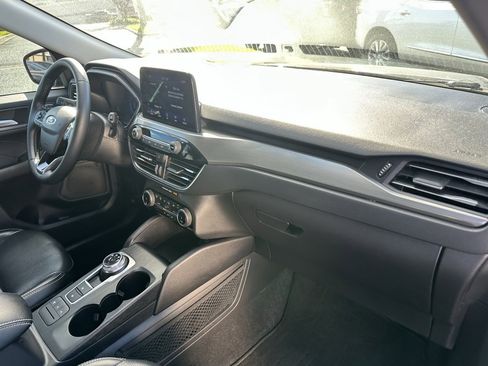 Used 2022 Ford Escape Titanium w/ Class II Trailer Tow Package image 23