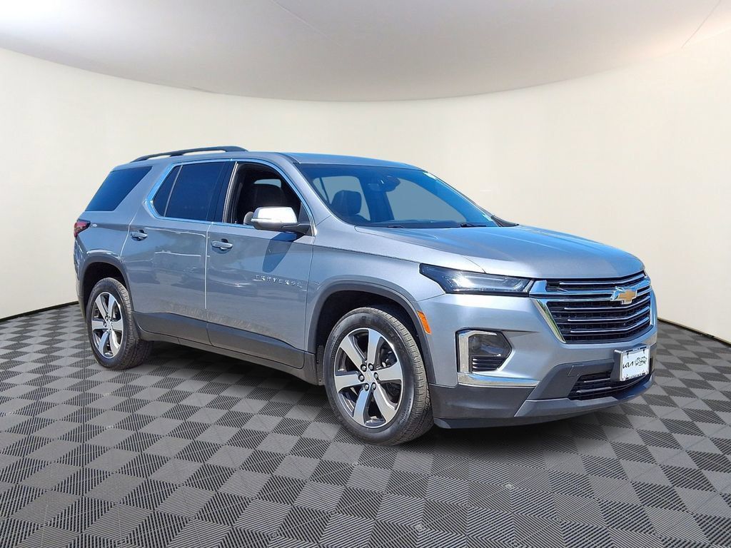 Used 2023 Chevrolet Traverse LT w/ LT Premium Package AWD/4WD image 1