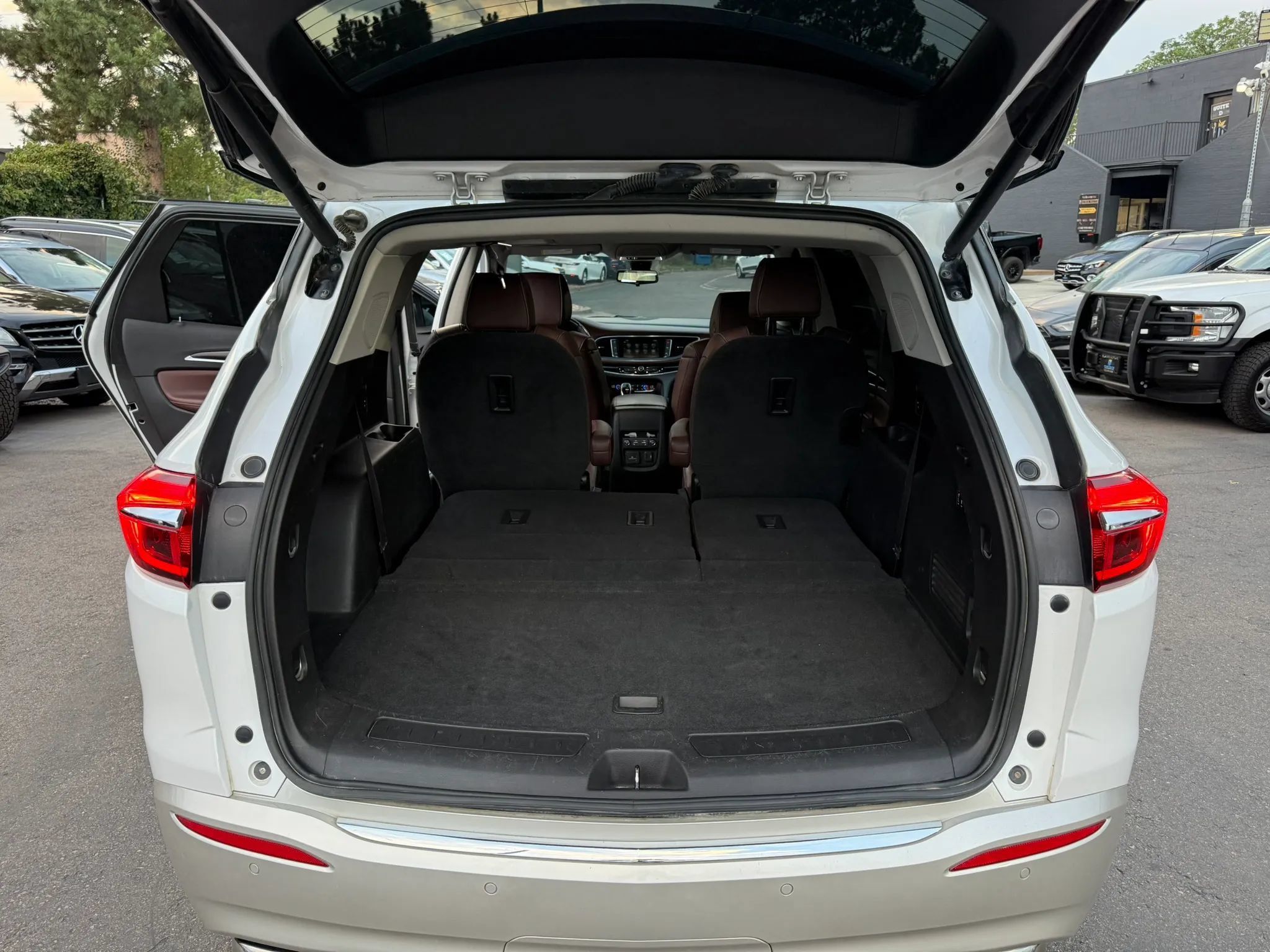 Used 2019 Buick Enclave Avenir w/ Avenir Technology Package AWD/4WD image 36