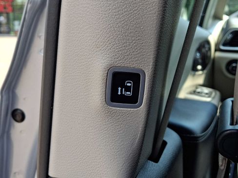 Certified 2023 Chrysler Pacifica Touring-L FWD image 15