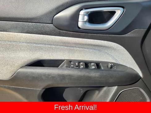 Used 2023 Jeep Compass Latitude AWD/4WD image 31