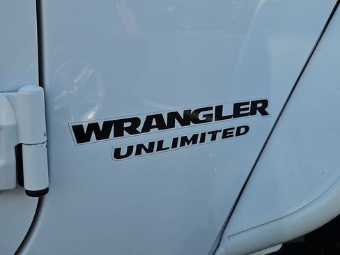 Used 2014 Jeep Wrangler Unlimited Rubicon w/ Max Tow Package AWD/4WD image 25