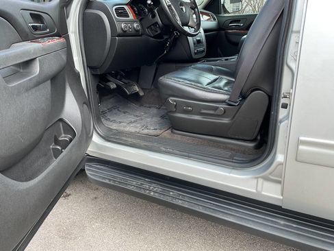 Used 2011 GMC Yukon XL SLT image 29