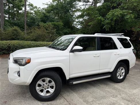 Used 2017 Toyota 4Runner SR5 AWD/4WD image 4