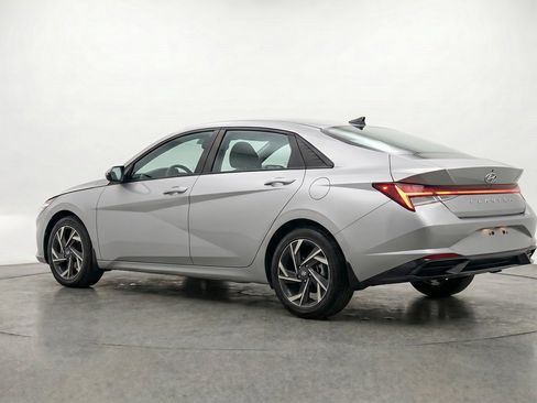 Used 2025 Hyundai Elantra SEL FWD image 6