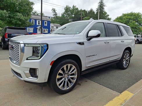 Certified 2024 GMC Yukon Denali w/ Denali Reserve Package AWD/4WD image 3