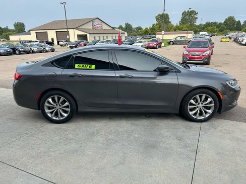 Used 2016 Chrysler 200 S AWD/4WD image 4