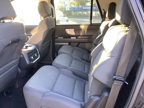 Used 2025 Ford Expedition Active AWD/4WD image 9