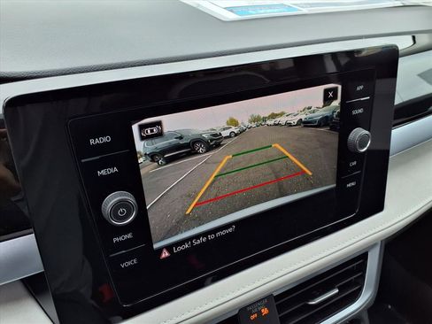 New 2026 Volkswagen Taos SE image 17