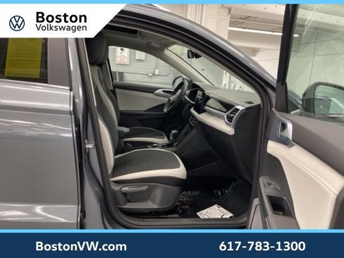 New 2025 Volkswagen Taos SE image 13