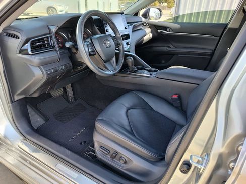 Used 2021 Toyota Camry XSE image 2