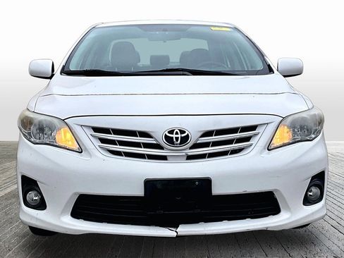 Used 2013 Toyota Corolla LE w/ Premium Pkg image 2