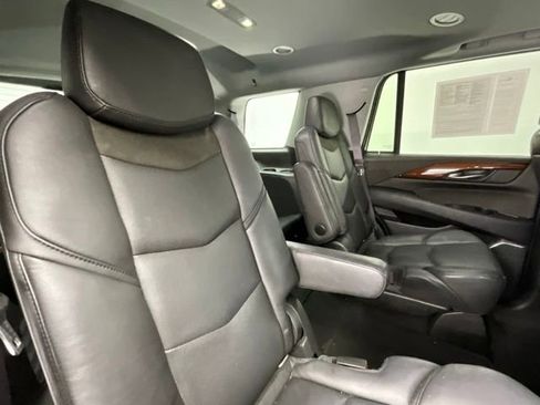 Used 2016 Cadillac Escalade Premium image 13