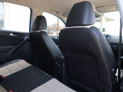 Used 2017 Volkswagen Tiguan S image 29