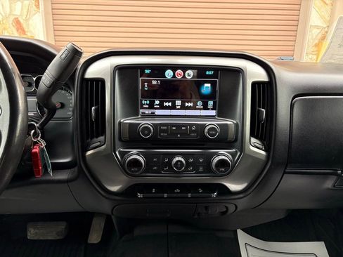 Used 2018 Chevrolet Silverado 1500 LT w/ All Star Edition image 29