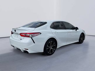 Used 2020 Toyota Camry SE FWD video 3