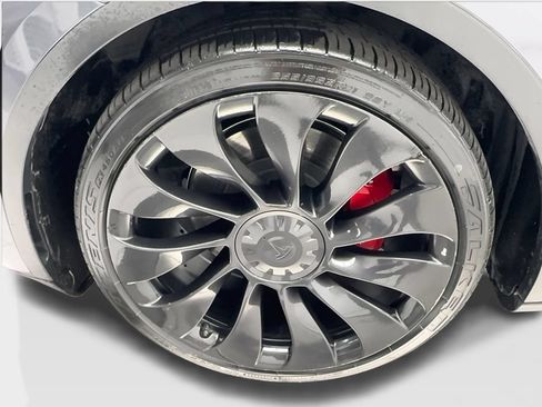 Used 2022 Tesla Model Y Performance AWD/4WD image 11