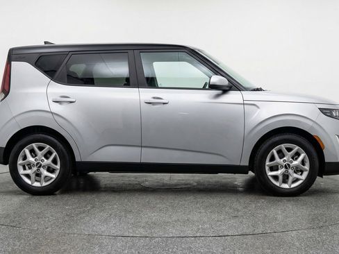 Used 2025 Kia Soul LX w/ LX Technology Package image 11