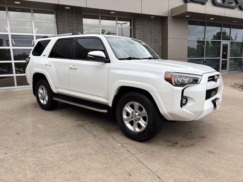 Used 2023 Toyota 4Runner SR5 Premium w/ Moonroof Package RWD image 2