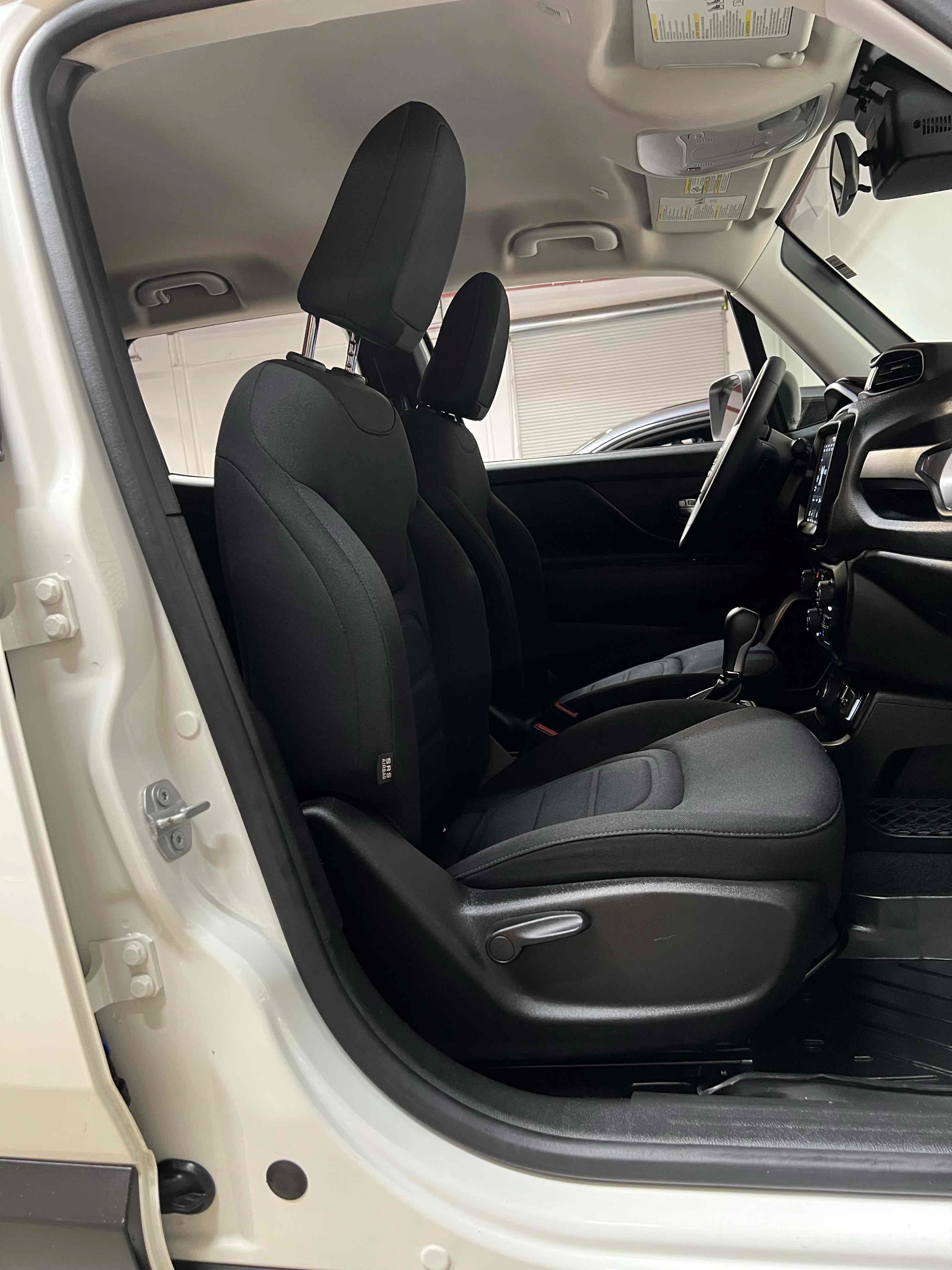 Used 2022 Jeep Renegade Latitude AWD/4WD image 36