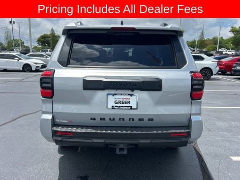 Used 2025 Toyota 4Runner SR5 AWD/4WD image 17