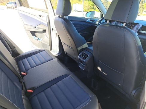 New 2026 Volkswagen Taos SEL image 11