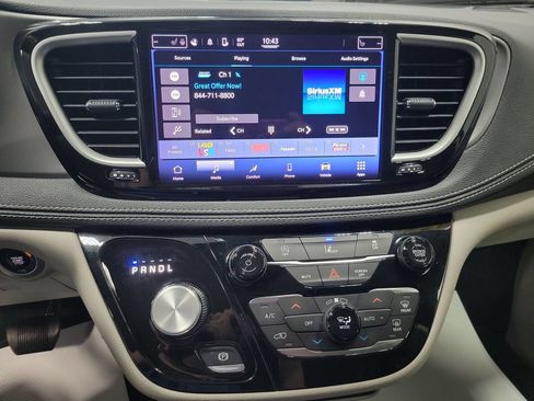 Used 2022 Chrysler Pacifica Touring-L AWD/4WD image 5
