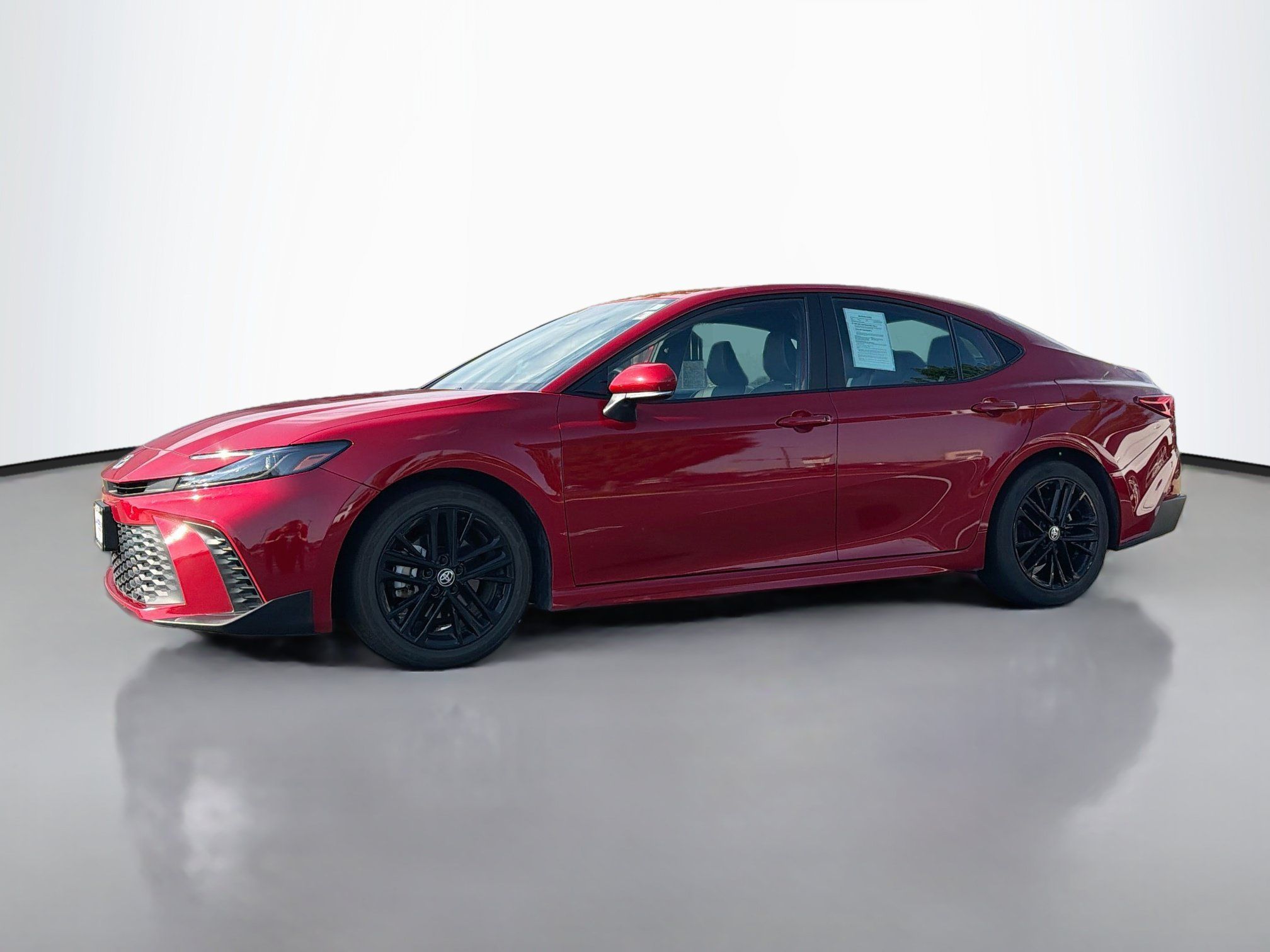 Used 2025 Toyota Camry SE FWD image 3
