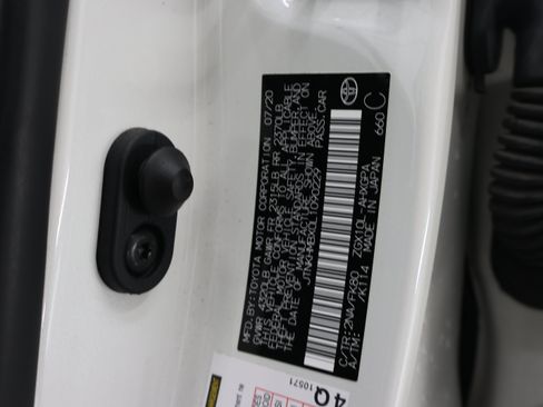 Used 2020 Toyota C-HR XLE FWD image 55