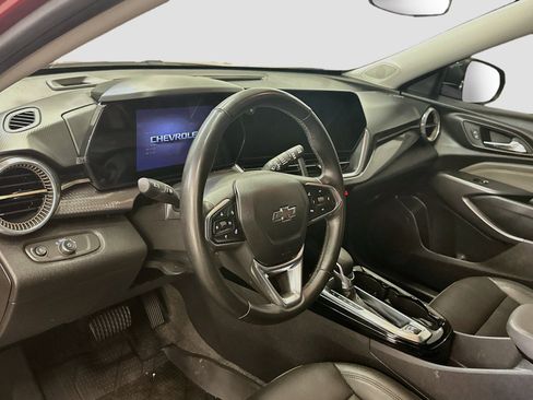 Used 2024 Chevrolet Trax ACTIV w/ Driver Confidence Package FWD image 18