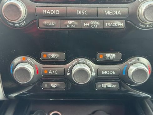 Used 2017 Nissan Pathfinder SV AWD/4WD image 22