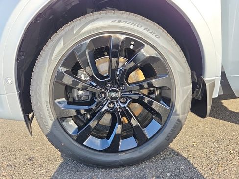 New 2025 Land Rover Discovery Sport S image 28