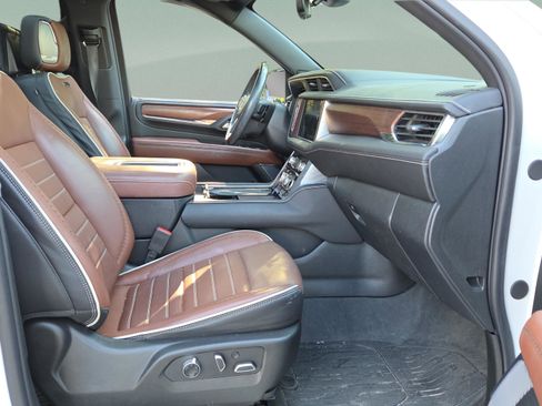 Used 2023 GMC Yukon XL Denali Ultimate w/ LPO, Floor Liner Package AWD/4WD image 17