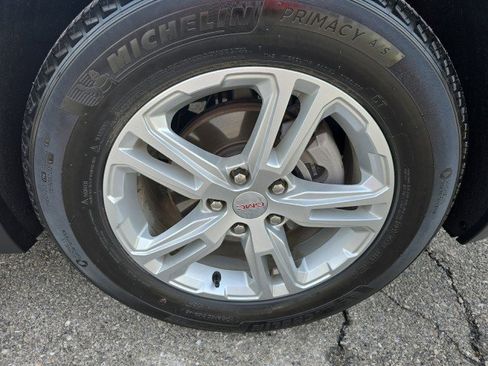 Used 2023 GMC Terrain SLE w/ Driver Convenience Package image 13