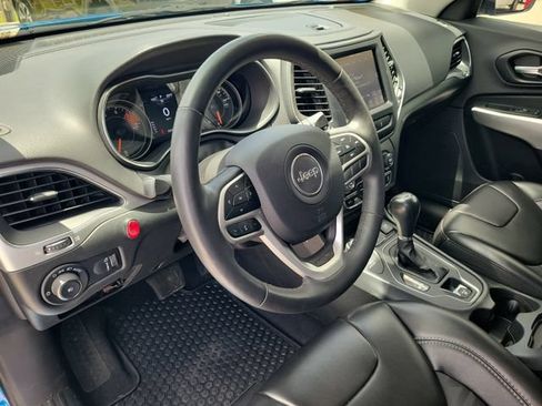 Used 2022 Jeep Cherokee Latitude w/ Sun & Sound Group AWD/4WD image 17