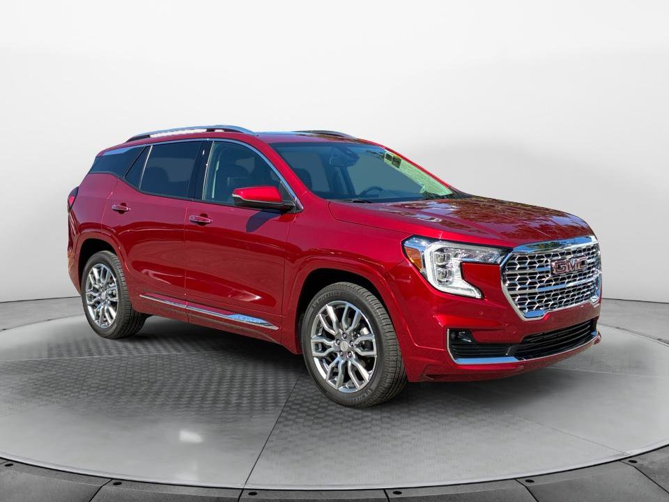 Used 2024 GMC Terrain Denali AWD/4WD image 1
