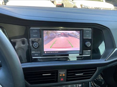 Used 2024 Volkswagen Jetta SE w/ Panoramic Sunroof Package image 27