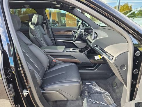 Used 2026 Cadillac Vistiq Sport AWD/4WD image 11
