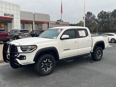 Used 2023 Toyota Tacoma TRD Off-Road w/ Technology Package image 2