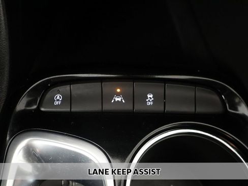 Used 2022 Buick Encore GX Select w/ Sport Touring Package FWD image 3