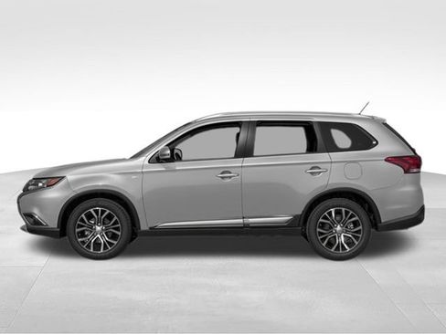 Used 2017 Mitsubishi Outlander SE AWD/4WD image 3