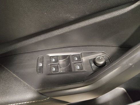 Used 2024 Volkswagen Jetta SE image 27