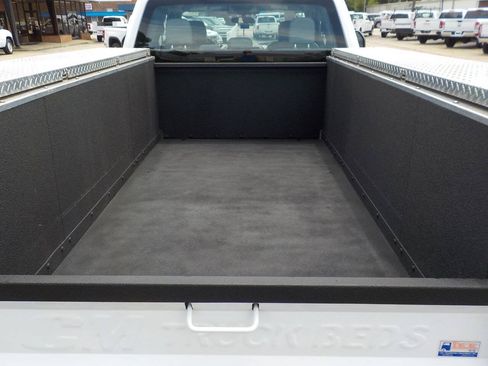 Used 2022 Ford F250 XL w/ Power Equipment Group RWD image 5
