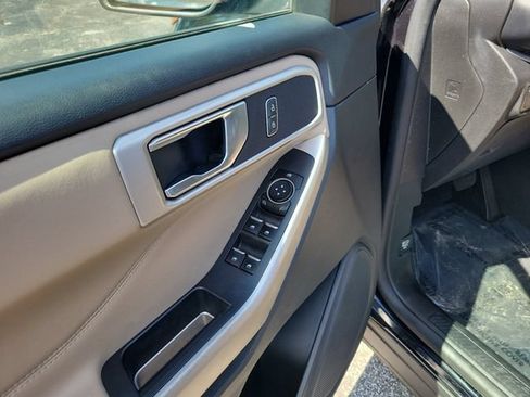 Used 2022 Ford Explorer XLT w/ Equipment Group 202A AWD/4WD image 9