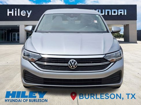 Used 2023 Volkswagen Jetta SE FWD image 6