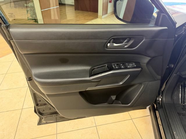 Used 2023 Nissan Pathfinder SL w/ SL Premium Package AWD/4WD image 13