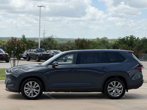 Used 2025 Toyota Grand Highlander FWD image 3