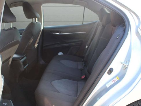 Used 2018 Toyota Camry LE image 16