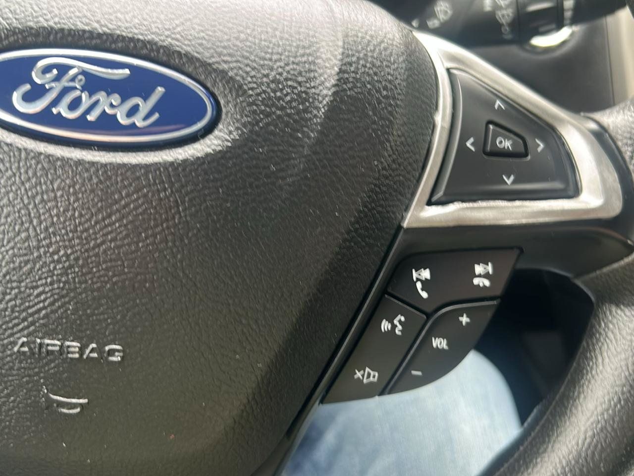 Used 2020 Ford Fusion SE FWD image 18